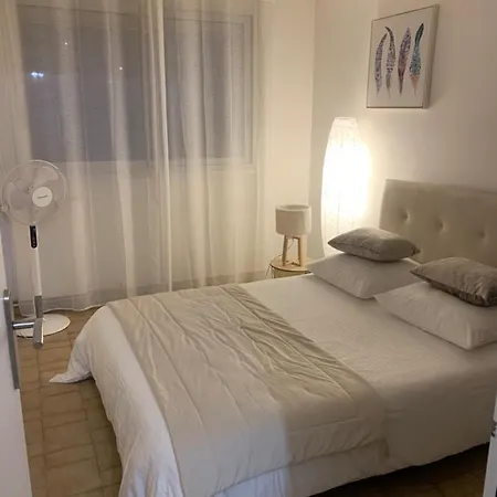 à 2 Pas De La *